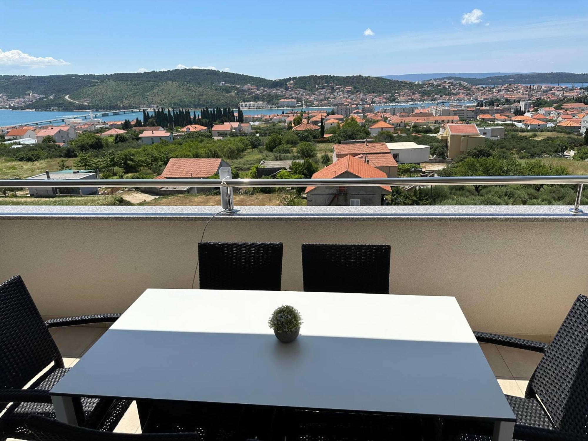 Hill Apartament *